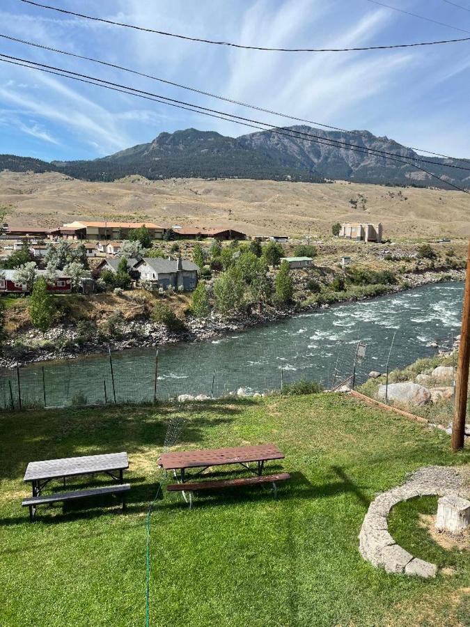 Parkway Yellowstone Guest House Apartment #5 Gardiner Extérieur photo